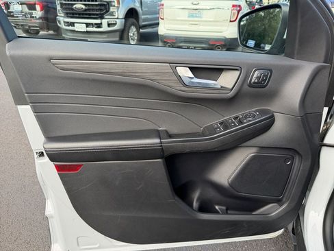 Used 2025 Ford Escape Platinum AWD/4WD image 20