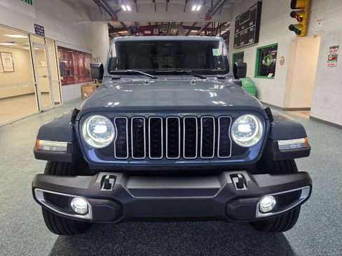 Used 2025 Jeep Wrangler Sahara image 3