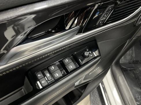 Used 2024 Jeep Wagoneer L 4WD w/ Premium Group I image 31