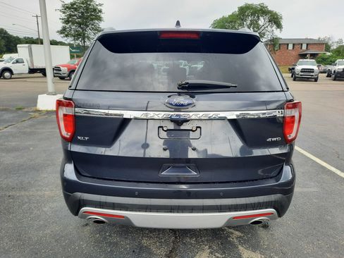 Used 2017 Ford Explorer XLT w/ Equipment Group 202A AWD/4WD image 4