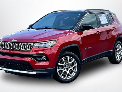 Used 2025 Jeep Compass Limited AWD/4WD image 3