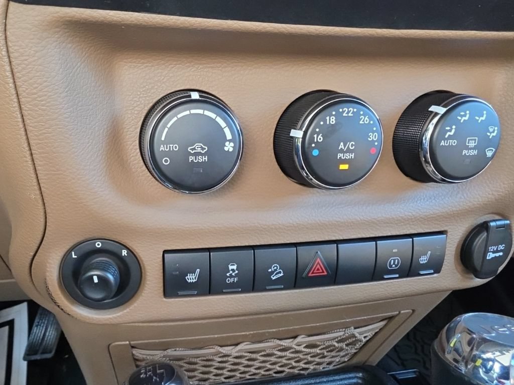 Used 2016 Jeep Wrangler Unlimited Rubicon w/ Dual Top Group AWD/4WD image 16