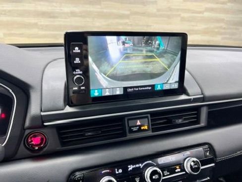 Used 2025 Honda Pilot Touring image 9