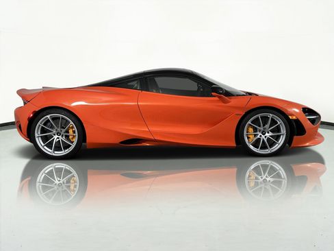Used 2024 McLaren 750S image 9