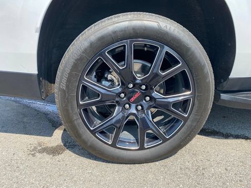 Used 2025 GMC Yukon XL Denali AWD/4WD image 9