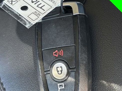 Used 2024 Ford Edge SEL image 23