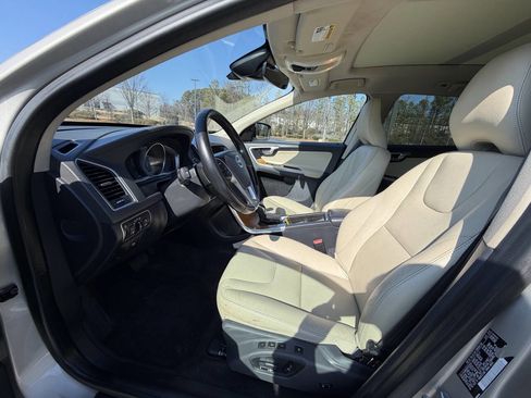 Used 2017 Volvo XC60 T6 Inscription w/ Preferred Option Package image 9