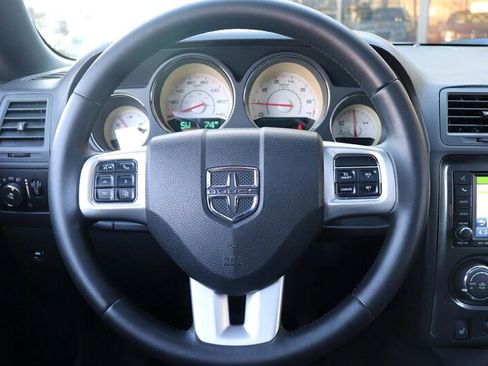 Used 2011 Dodge Challenger SE image 23