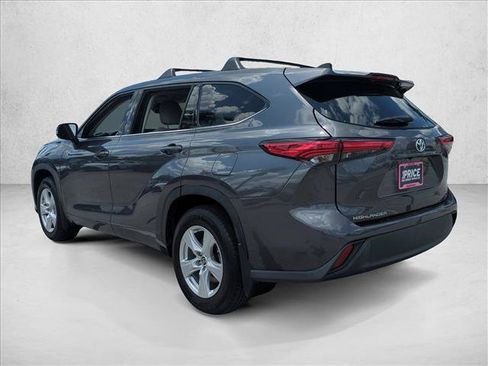 Used 2022 Toyota Highlander LE FWD image 8