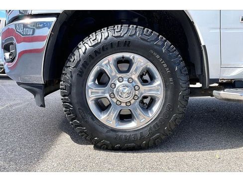 Used 2024 RAM 2500 Big Horn w/ Off Road Package AWD/4WD image 9