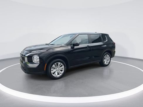 Used 2025 Mitsubishi Outlander ES AWD/4WD image 4