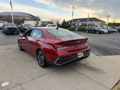 Used 2025 Hyundai Elantra Sport image 12
