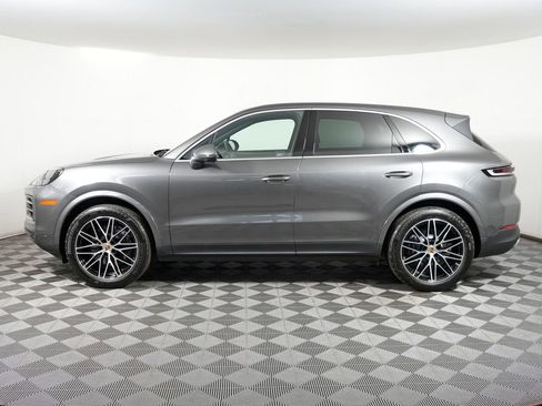 Used 2024 Porsche Cayenne AWD/4WD image 2