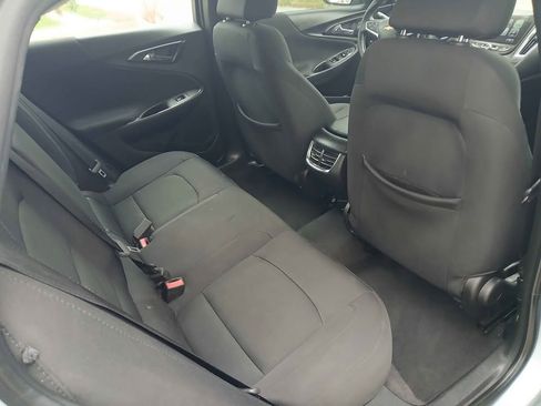Used 2017 Chevrolet Malibu LT image 9