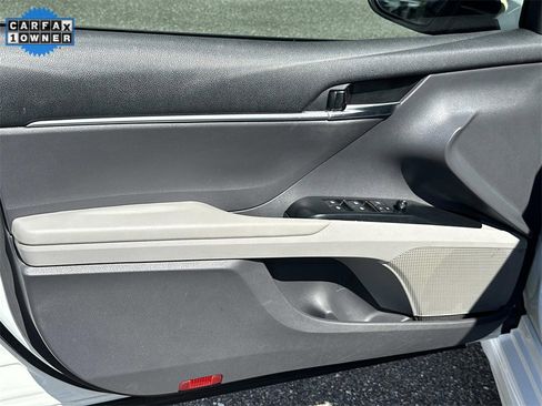 Used 2020 Toyota Camry SE image 10