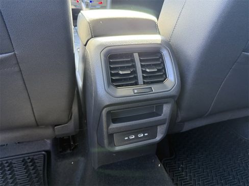 New 2026 Volkswagen Taos SE image 25