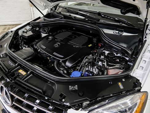 Used 2015 Mercedes-Benz ML 350 4MATIC w/ Premium 1 Package image 56