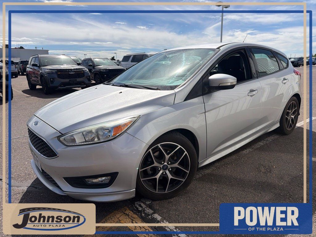 Used 2016 Ford Focus SE w/ SE Sport Package FWD image 1