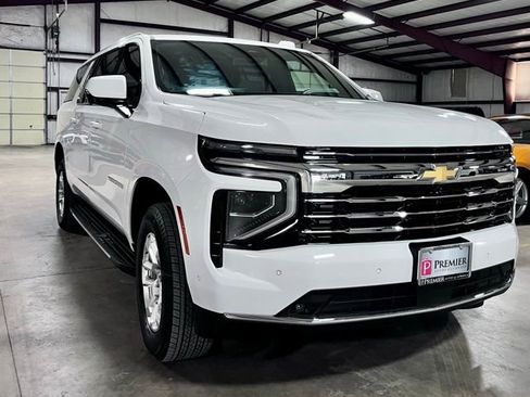 Used 2026 Chevrolet Suburban LT w/ Comfort Package RWD image 1