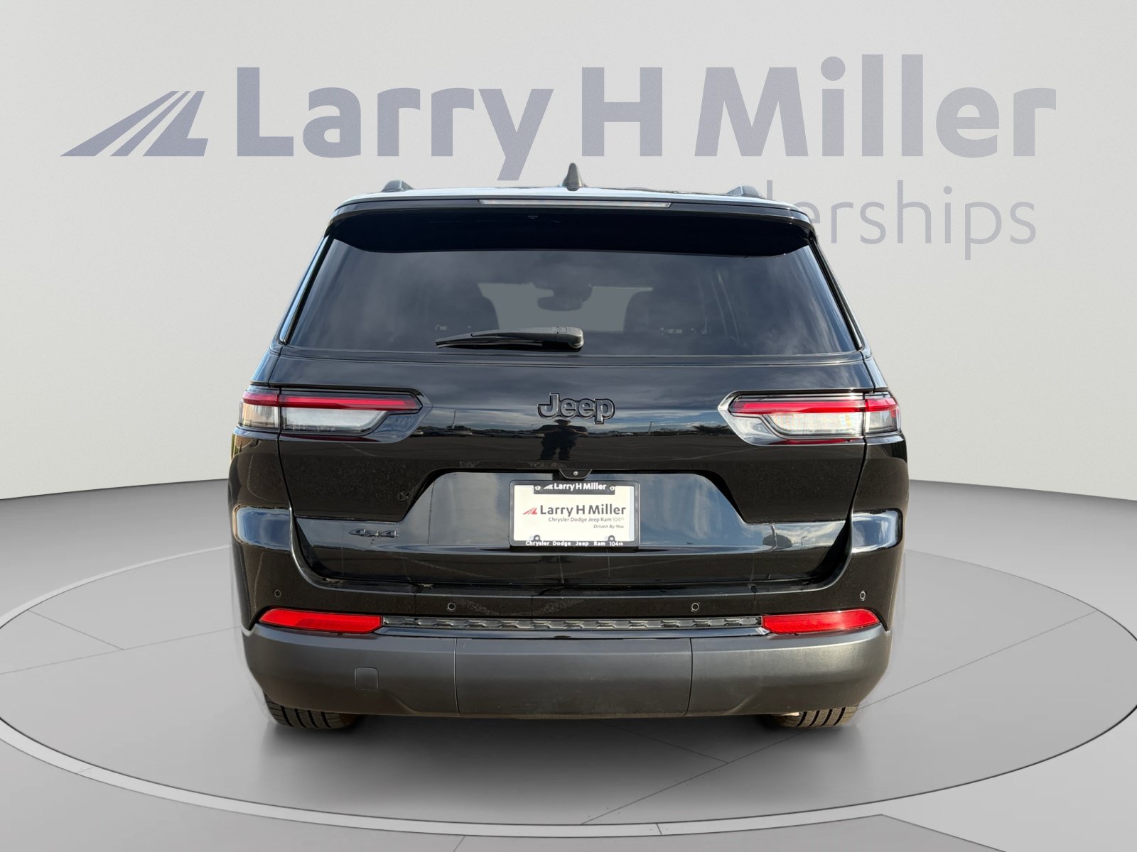 Used 2023 Jeep Grand Cherokee L Laredo AWD/4WD image 5