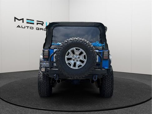 Used 2015 Jeep Wrangler Unlimited Rubicon w/ Connectivity Group AWD/4WD image 8