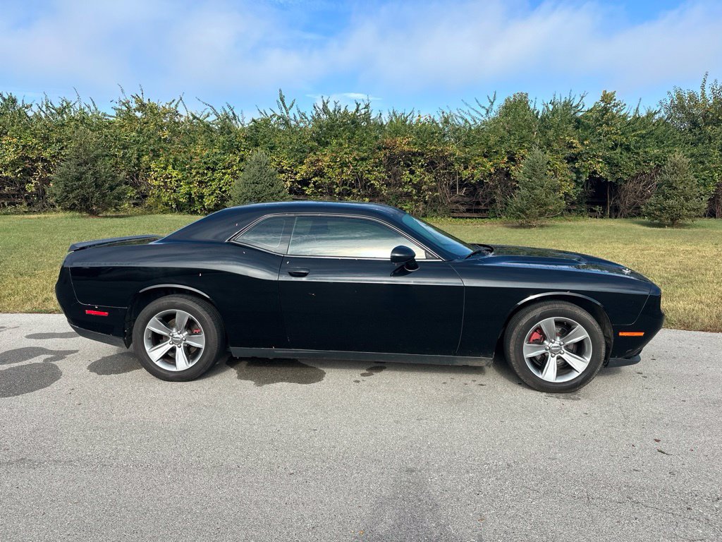 Used 2015 Dodge Challenger SXT RWD image 8