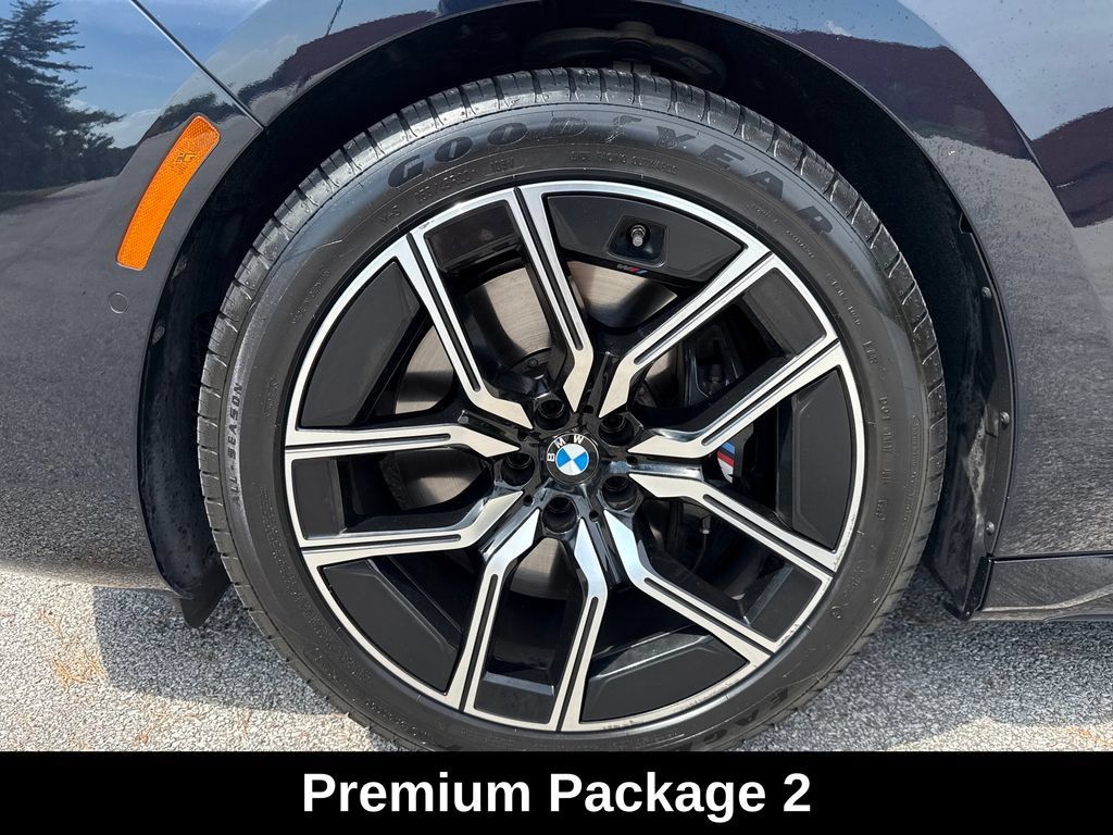 Used 2024 BMW 740i xDrive AWD/4WD image 11