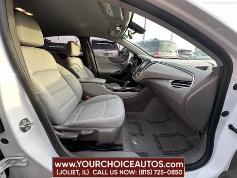 Used 2018 Chevrolet Malibu LT image 24
