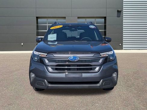 Used 2025 Subaru Forester Premium AWD/4WD image 2