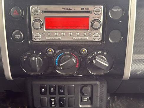 Used 2014 Toyota FJ Cruiser 4WD w/ Upgrade Package image 8