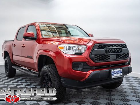 Certified 2022 Toyota Tacoma SR AWD/4WD image 1