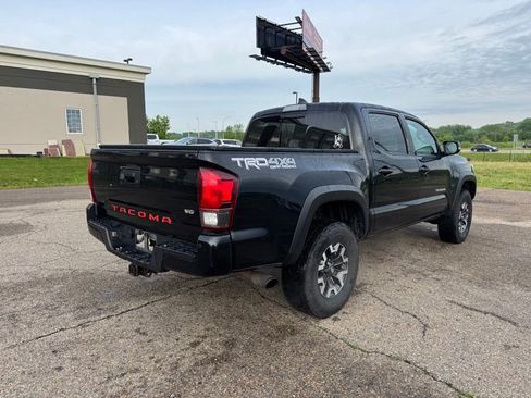 Used 2019 Toyota Tacoma TRD Off-Road AWD/4WD image 13