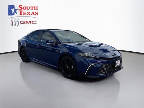 Used 2025 Toyota Camry LE image 1