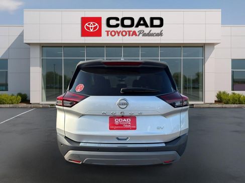 Used 2023 Nissan Rogue SV FWD image 4