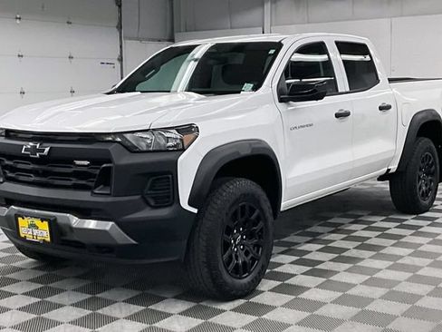 Used 2023 Chevrolet Colorado Trail Boss w/ Technology Package AWD/4WD image 12