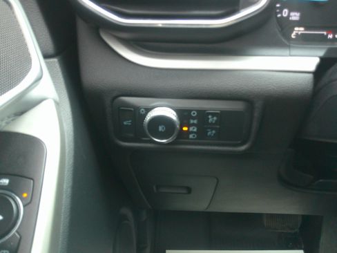 Used 2022 Ford Explorer XLT w/ Equipment Group 202A image 14