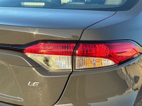 Certified 2025 Toyota Corolla LE image 5