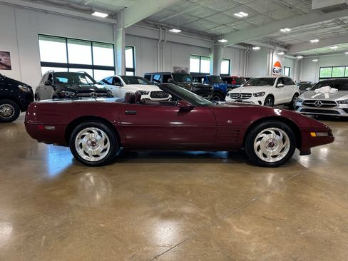 Used 1993 Chevrolet Corvette Convertible RWD image 2