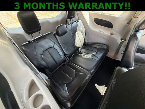 Used 2021 Chrysler Pacifica Touring-L FWD image 22