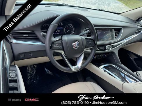 Used 2023 Buick Enclave Essence image 4