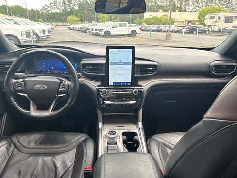 Used 2021 Ford Explorer Platinum w/ Equipment Group 601A AWD/4WD image 12