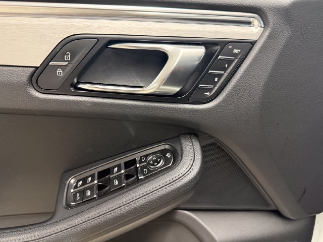 Certified 2026 Porsche Macan AWD/4WD image 39