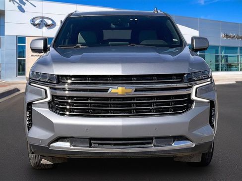 Used 2024 Chevrolet Suburban LT image 3