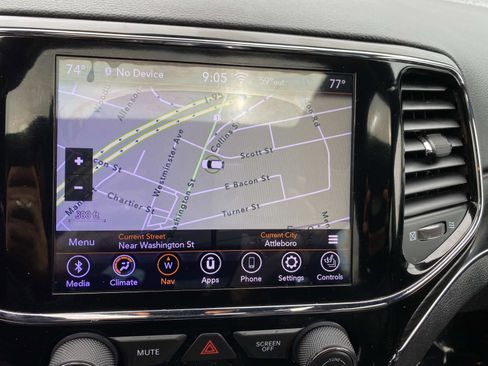 Used 2020 Jeep Grand Cherokee Limited w/ Premium Lighting Group AWD/4WD image 13