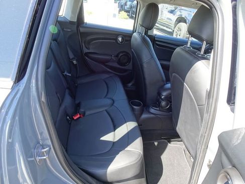 Used 2019 MINI Cooper 4-Door Hardtop w/ Signature Upholstery Package image 18