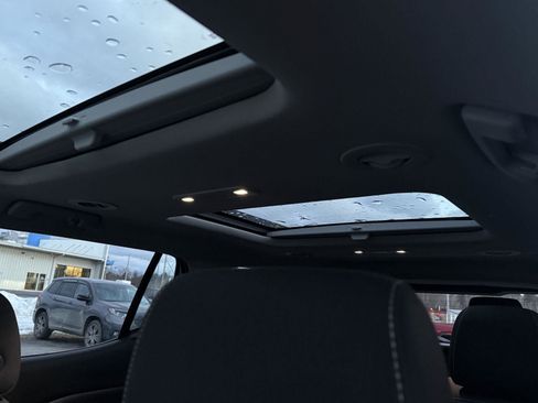 Certified 2023 GMC Acadia SLE w/ Driver Convenience Package image 26