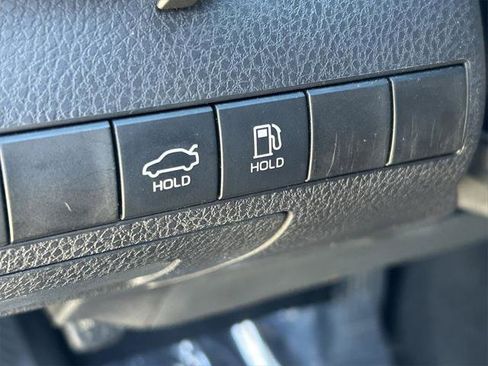 Certified 2021 Toyota Camry SE image 23