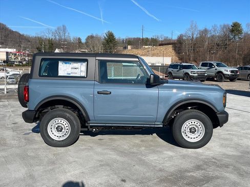 New 2025 Ford Bronco Base image 2