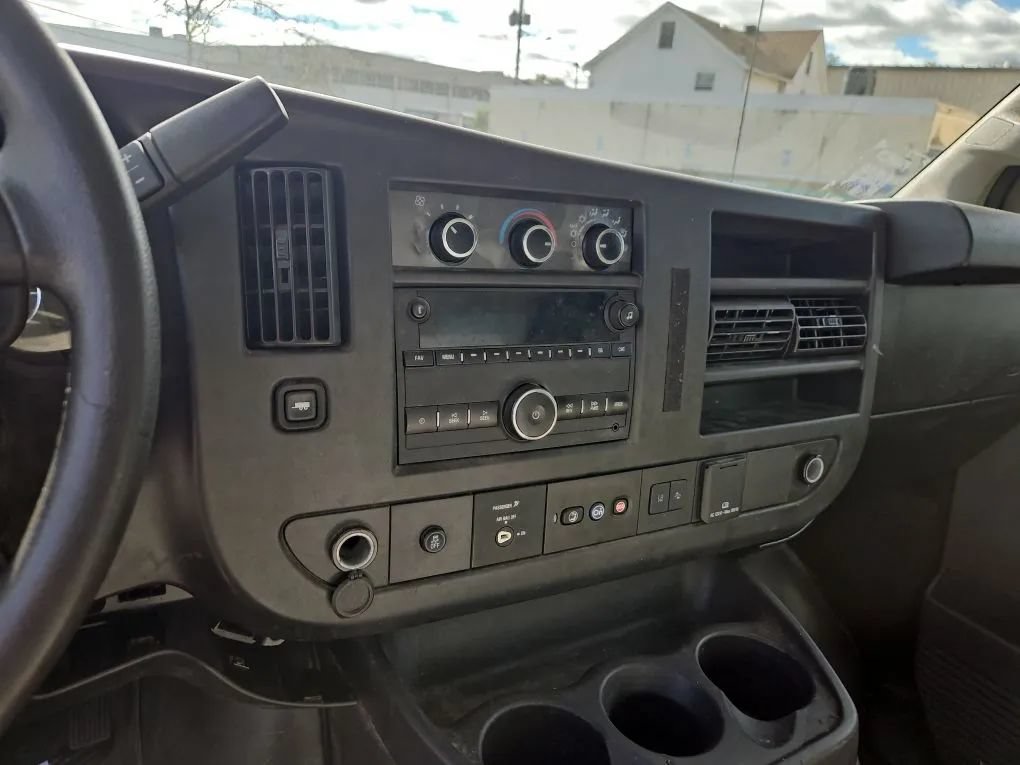 Used 2020 Chevrolet Express 3500 RWD image 14
