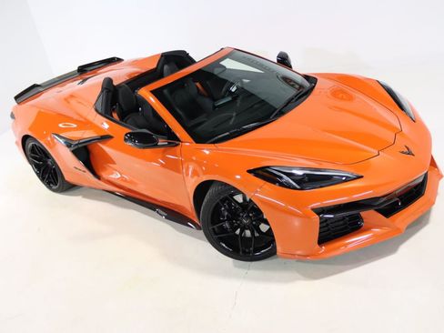Used 2025 Chevrolet Corvette Z06 RWD image 7